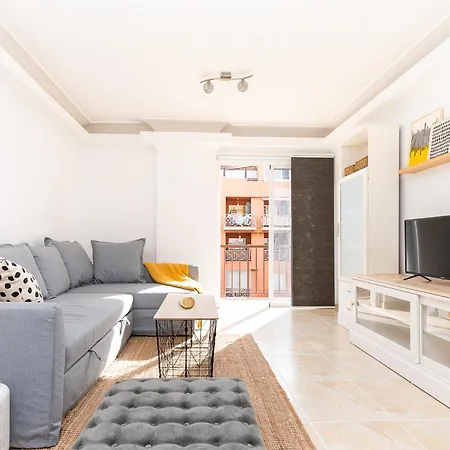 Coqueto Con Terraza Junto A Apartamento *