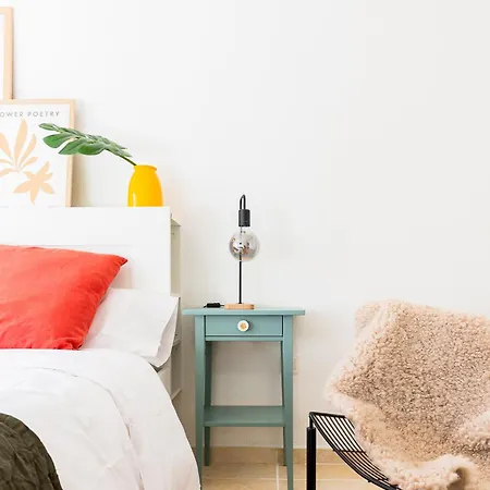 Coqueto Con Terraza Junto A Appartamento
