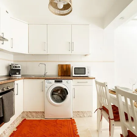Coqueto Con Terraza Junto A Apartamento *