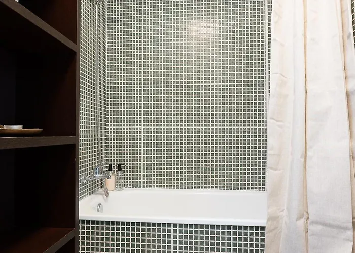 Coqueto Con Terraza Junto A * 칸델라리아